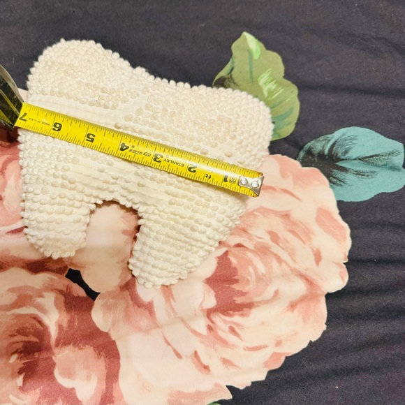 Tooth-shaped tooth fairy pillow with pocket for tooth. - Picture 6 of 6